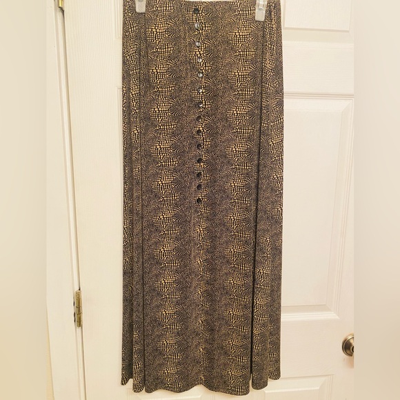 Woman’s Long Skirts - Picture 3 of 4